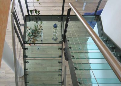 Glastreppe mit Stahlwange